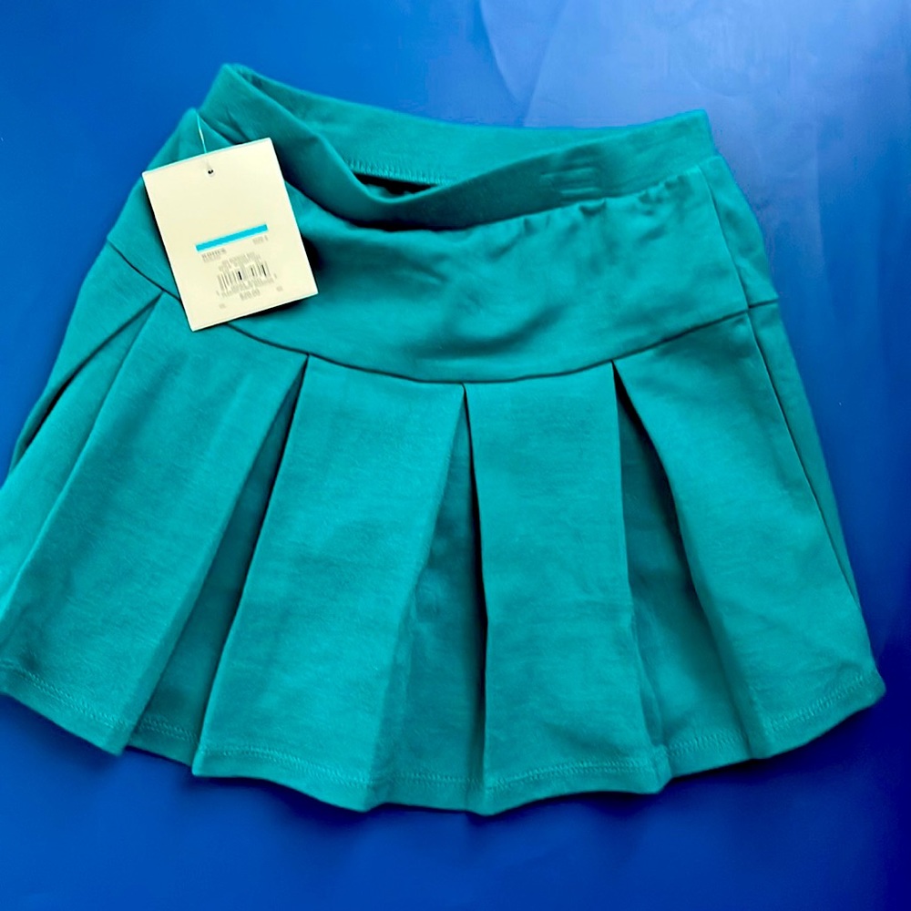 Girls pleated skirt NWT